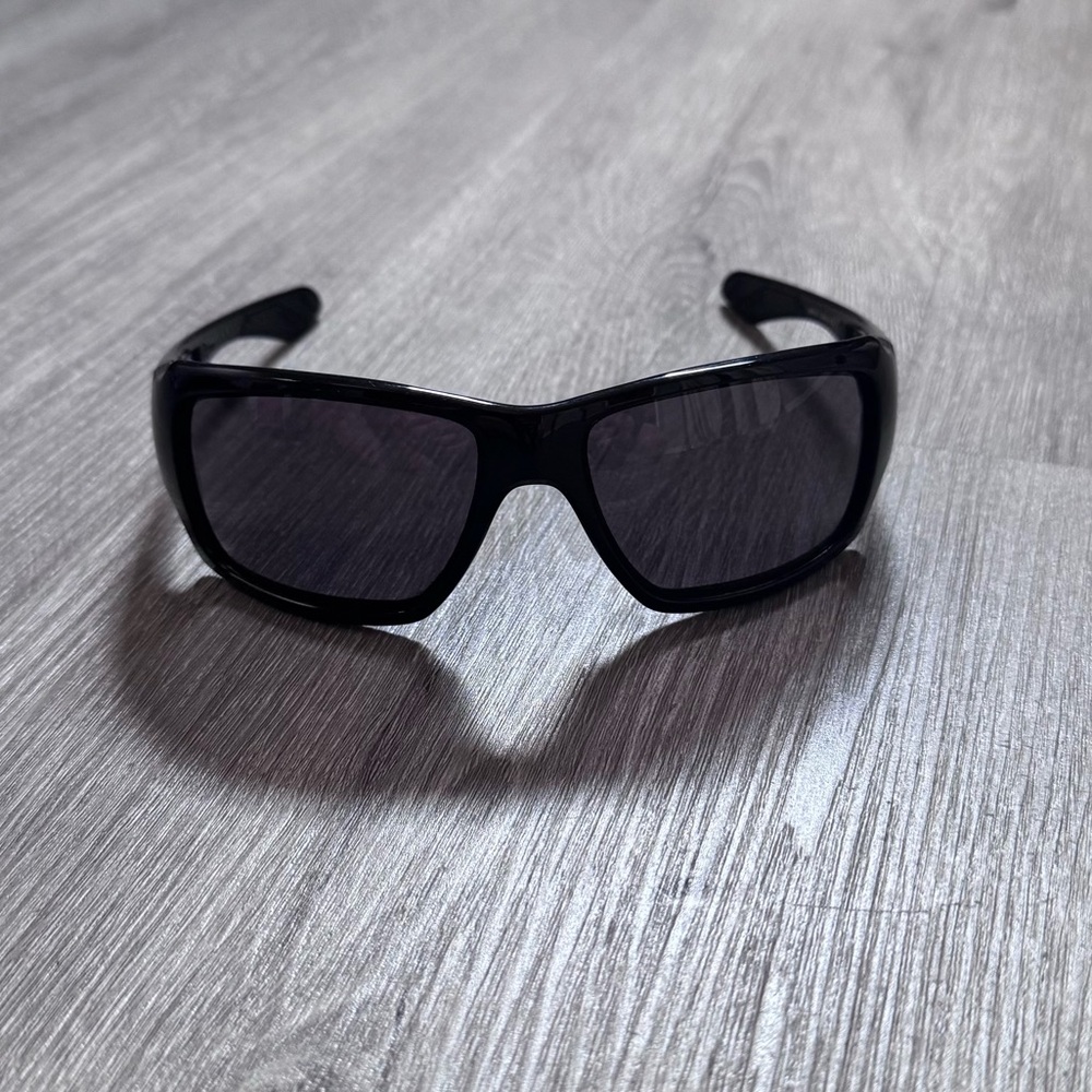 Oakley Big Taco Polished Black Frame Warm Grey Lens Sunglasses OO9173-01 RARE